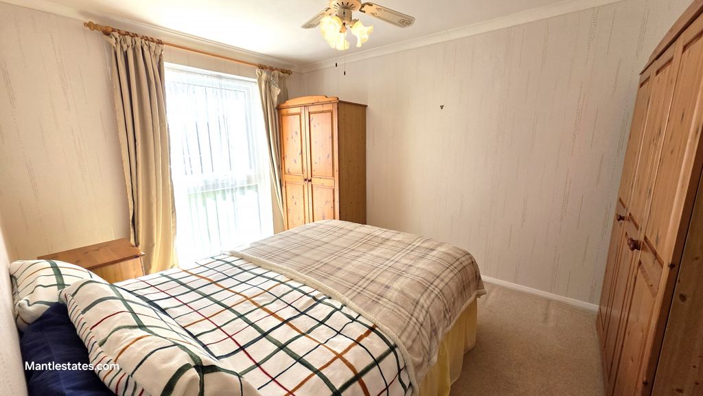 Property photo 2 of 16 Bedroom One