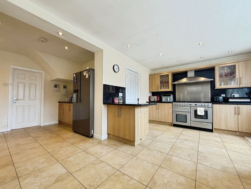 Property photo 3 of 15 Photo 9