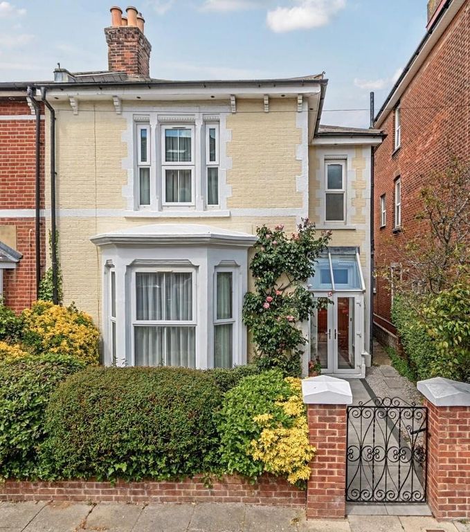 Property photo 1 of 21 27 Liv Fs.Jpg