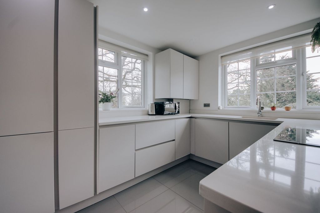 Property photo 1 of 11 Kitchen