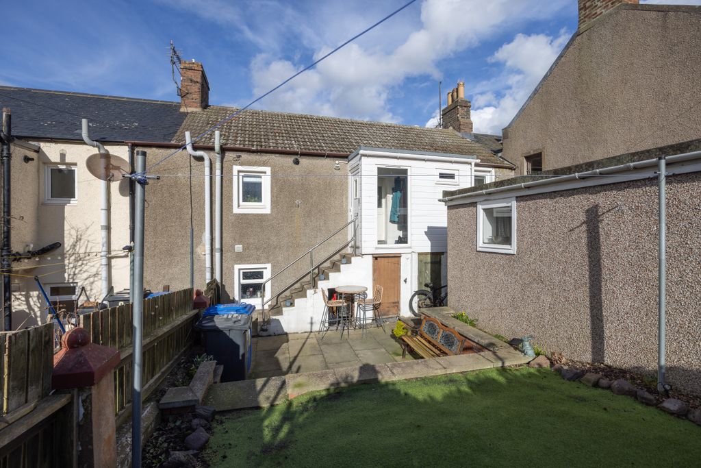 Property photo 2 of 31