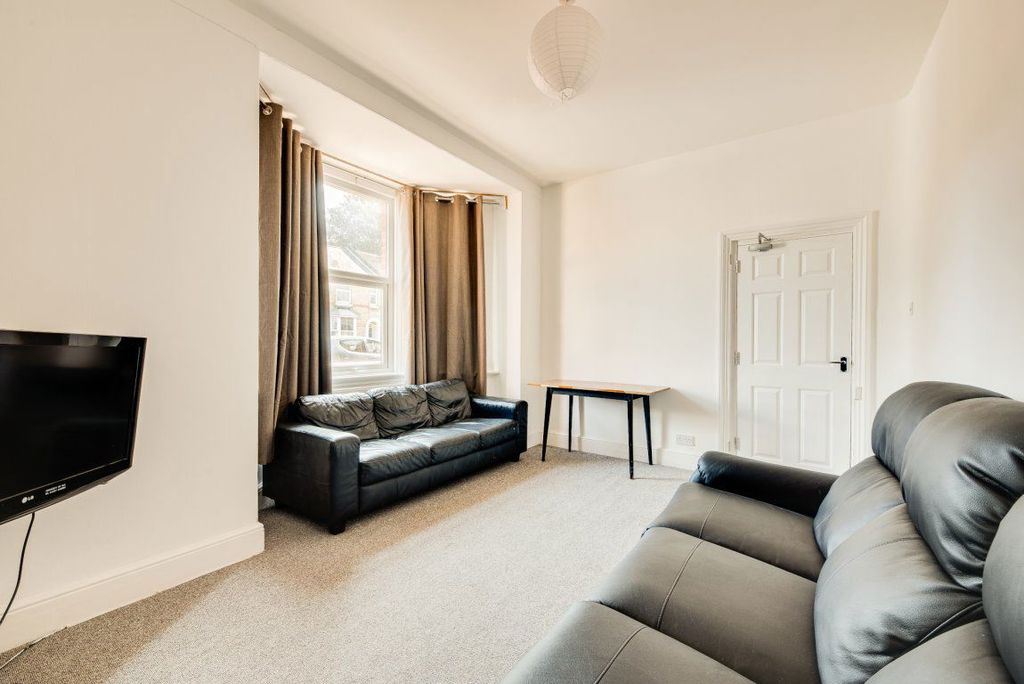 Property photo 2 of 34