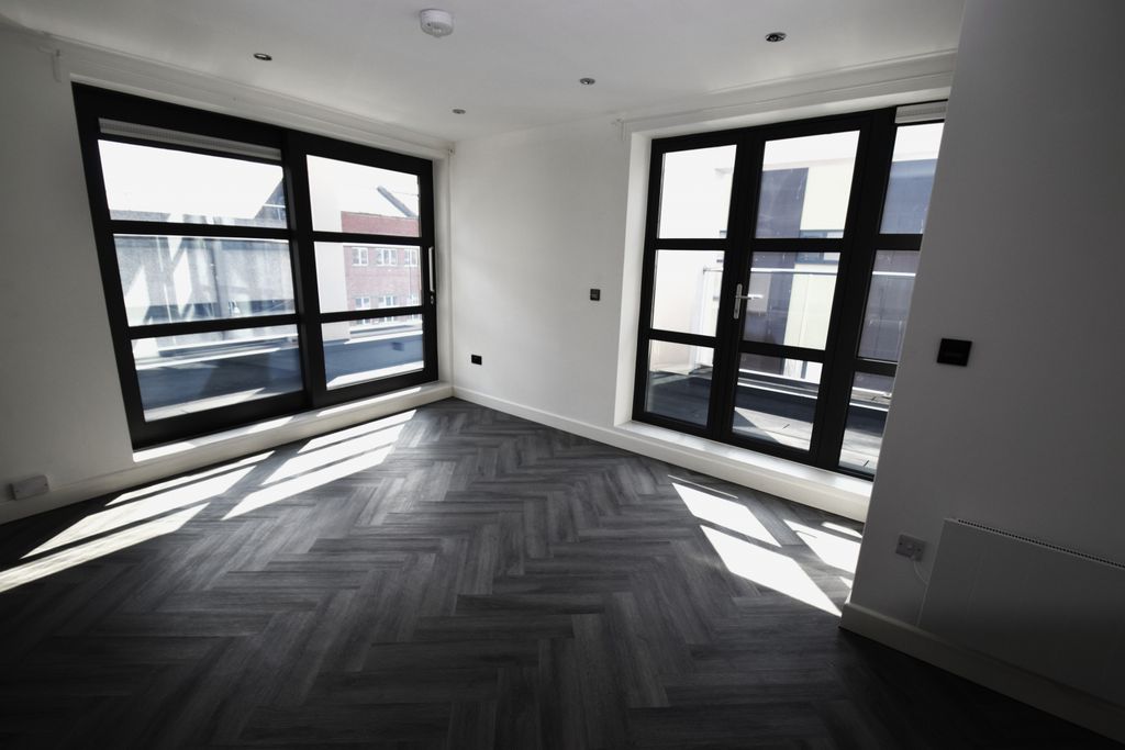 Property photo 3 of 8 Gallery