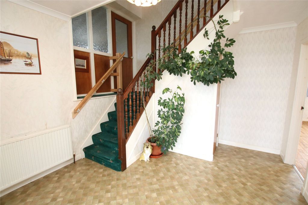 Property photo 3 of 34 Hall