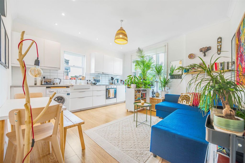 Property photo 2 of 14 Davies___Davies-Fonthill_Road-7.Jpg