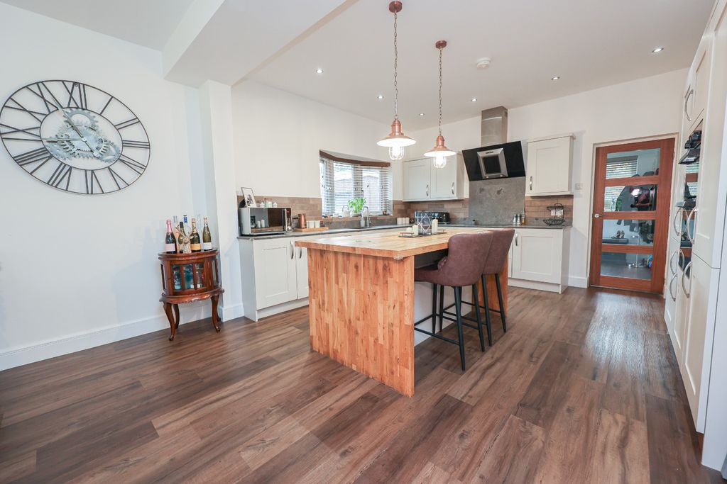 Property photo 3 of 30 4561063