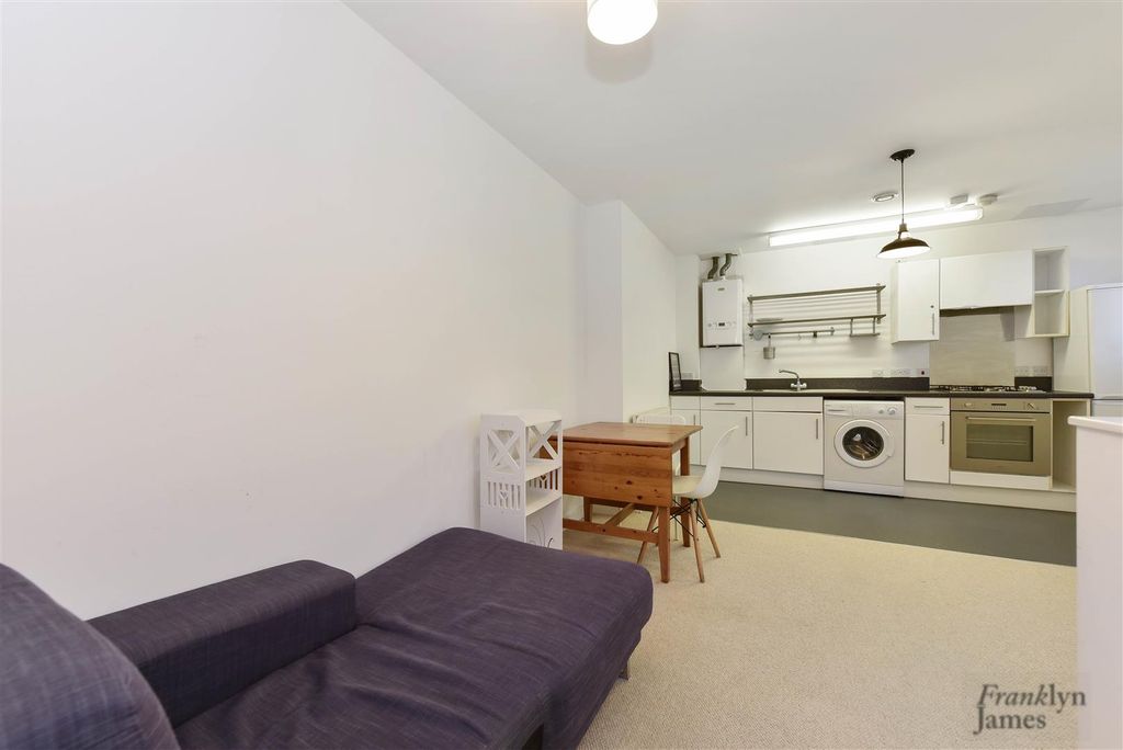 Property photo 1 of 10 En Bishop Court (7).Jpg