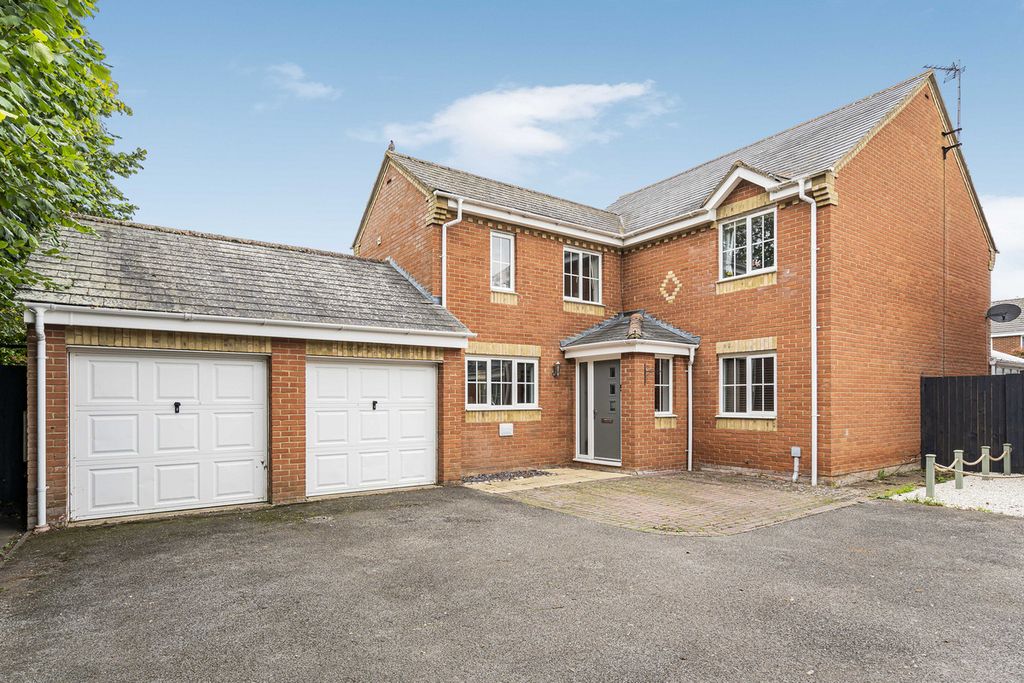 Property photo 1 of 37