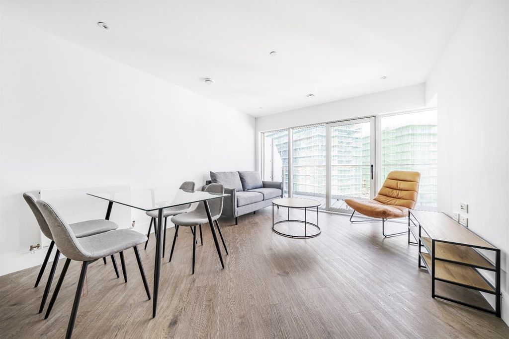 Property photo 3 of 11 Dining Area