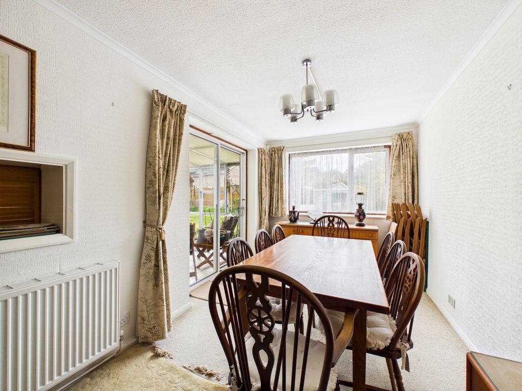 Property photo 3 of 18 Cam01984G0-Pr0582-Still010