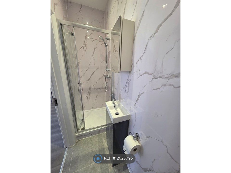 Property photo 2 of 14 Room 1 En Suite