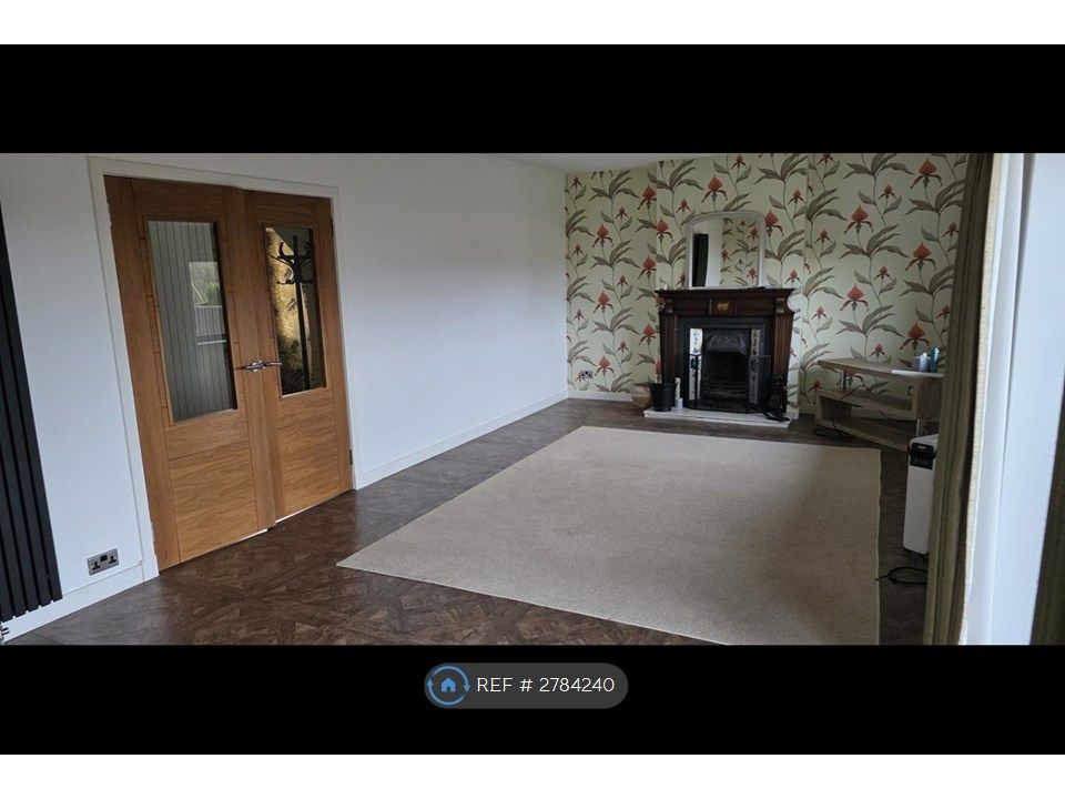 Property photo 1 of 34 Livingroom