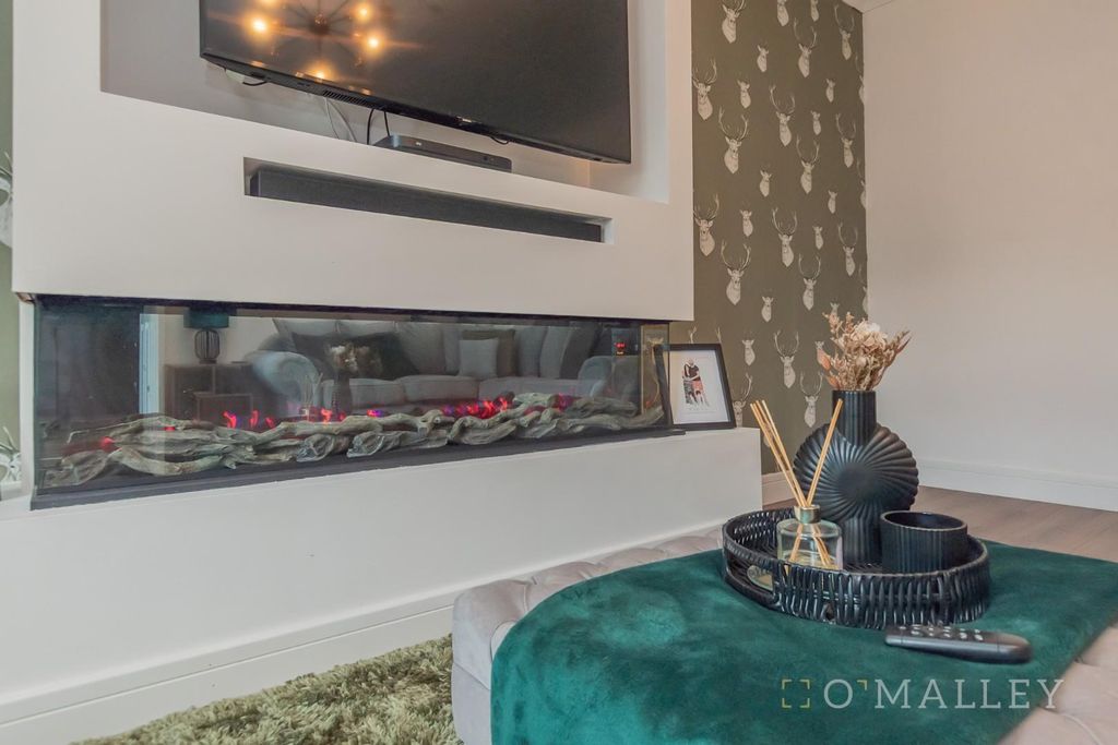 Property photo 3 of 17 Living Room