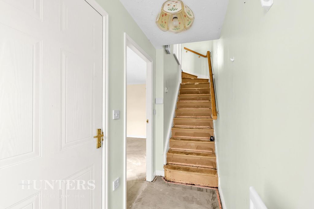 Property photo 3 of 21 Hallway