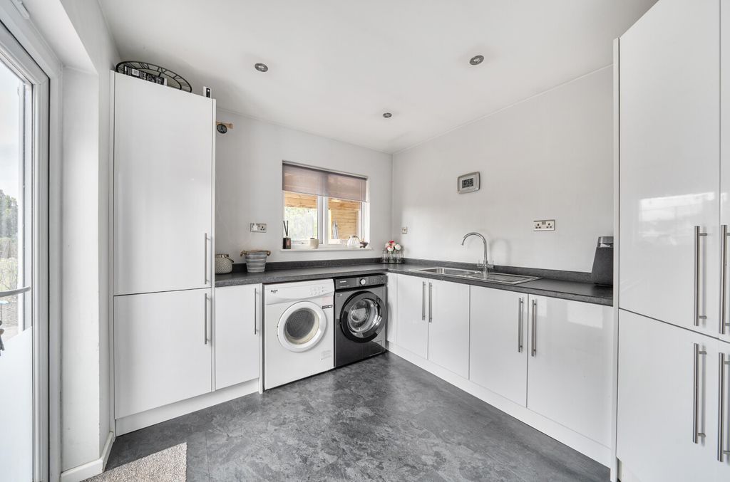 Property photo 3 of 14 15298353
