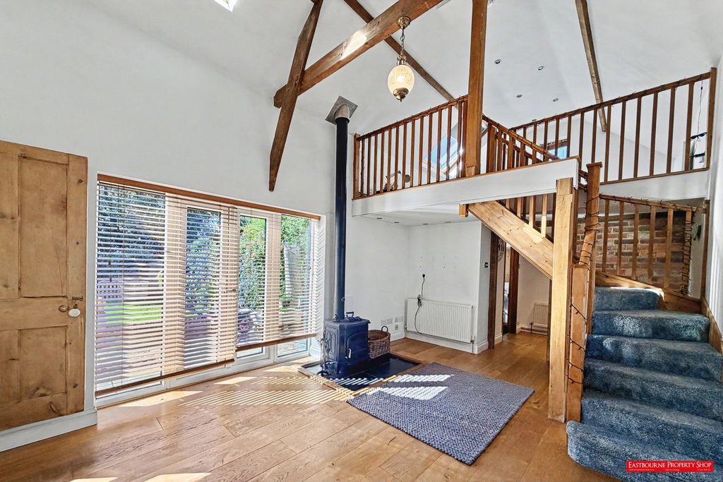 Property photo 2 of 33