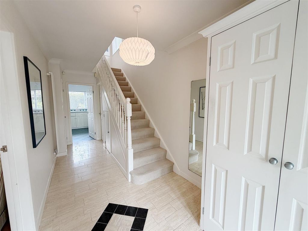 Property photo 2 of 27 Entrance Hallway