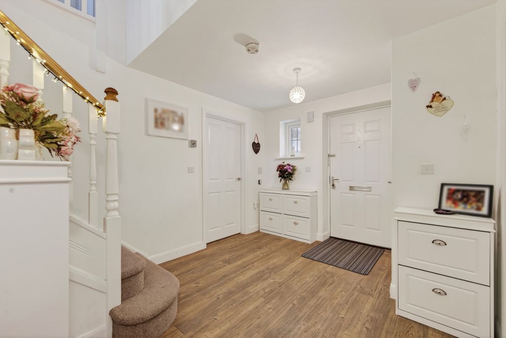 Property photo 3 of 38