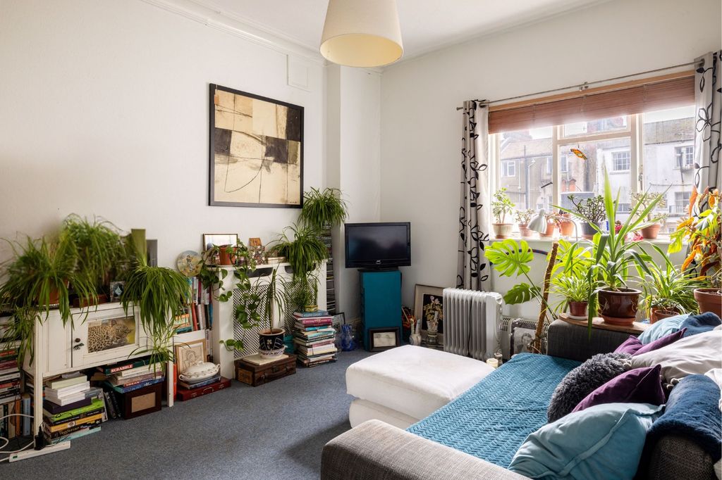 Property photo 2 of 7