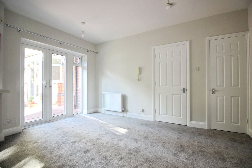 Property photo 3 of 7 Living Area