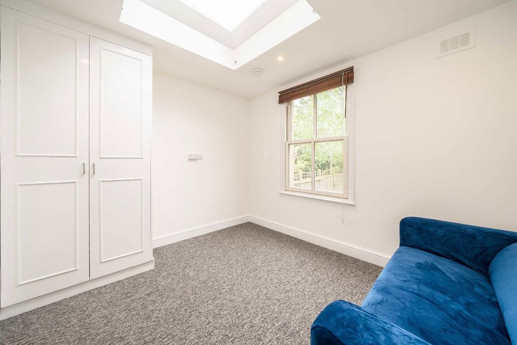 Property photo 3 of 6