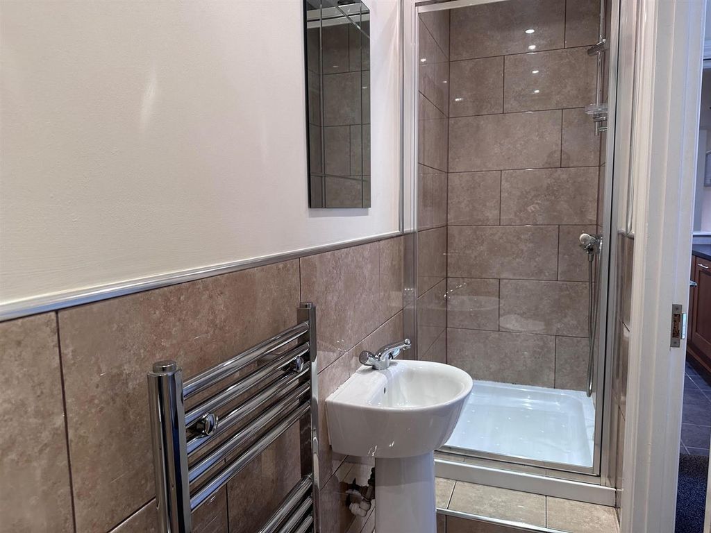 Property photo 3 of 8 Bathroom.Jpg