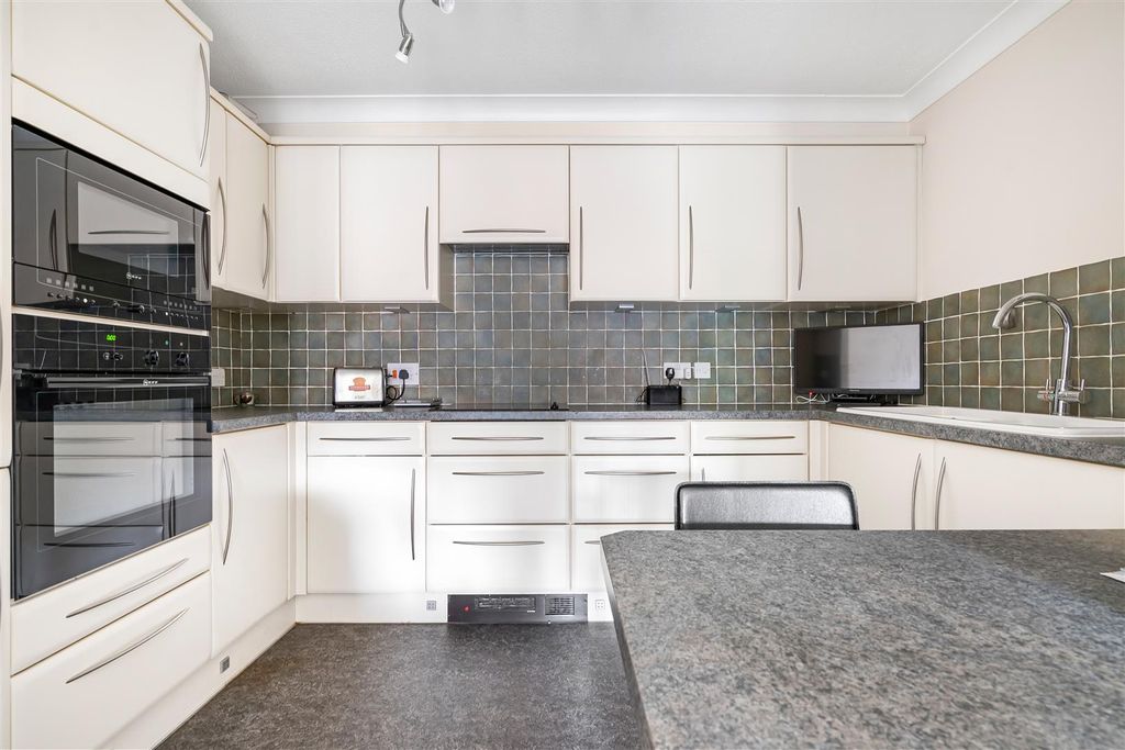Property photo 3 of 17 14_82487.Jpg