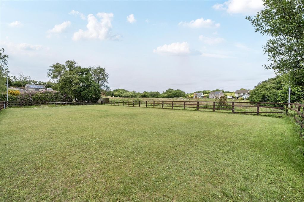 Property photo 2 of 26