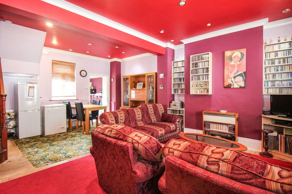 Property photo 3 of 9