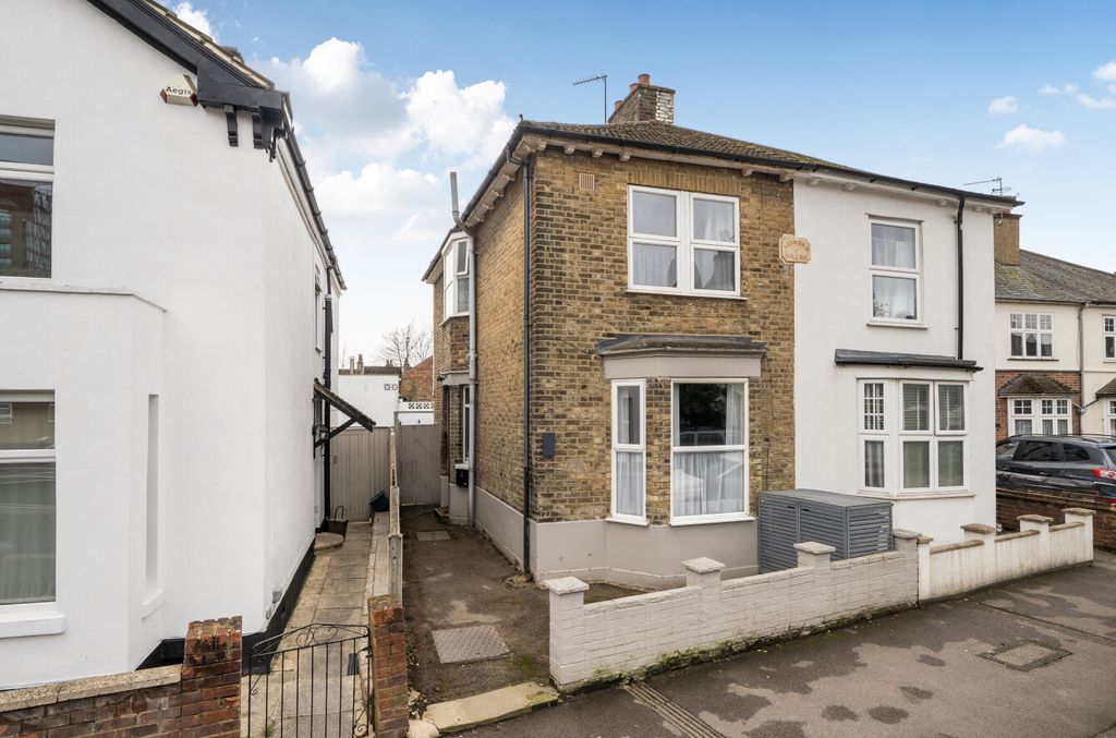 Property photo 1 of 18