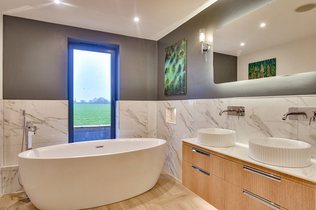 Property photo 3 of 35 Dsc_0082-Dsc_0084