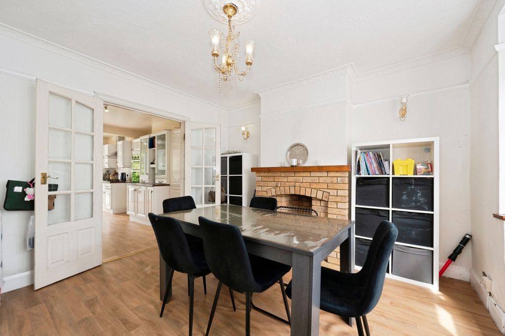 Property photo 3 of 19 Dining Room