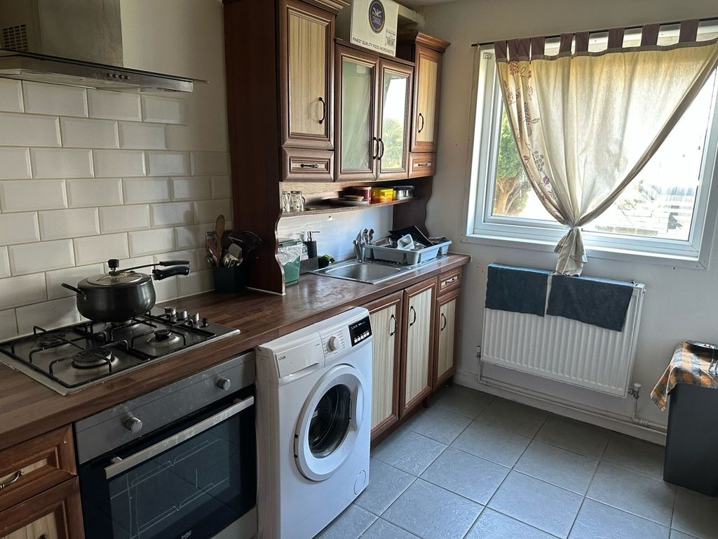 Property photo 3 of 9 5589E088-48d7-4508-83Df-22E052A23F1E