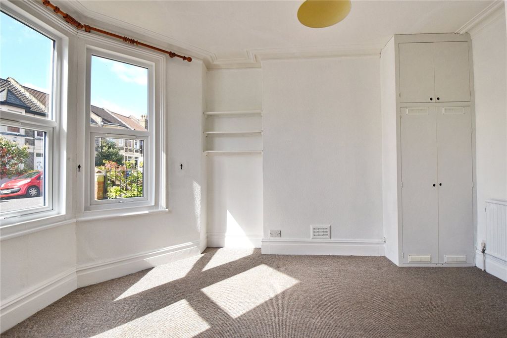 Property photo 2 of 13 Picture No. 16