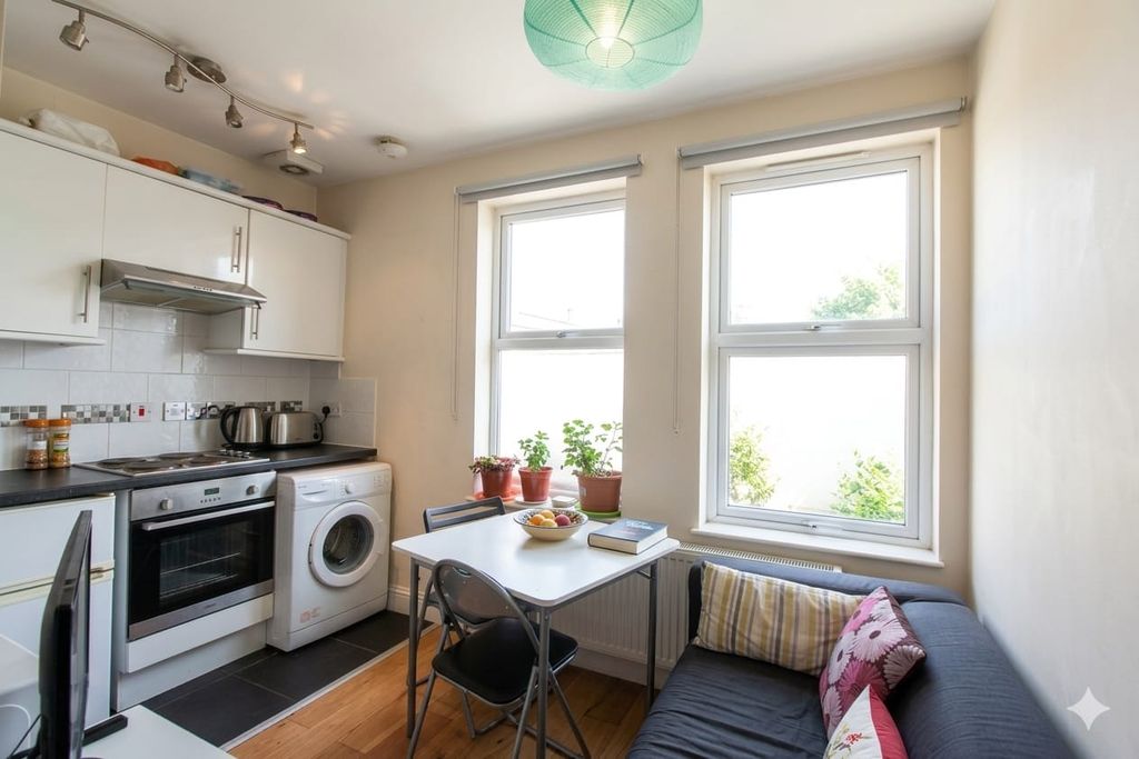 Property photo 1 of 3