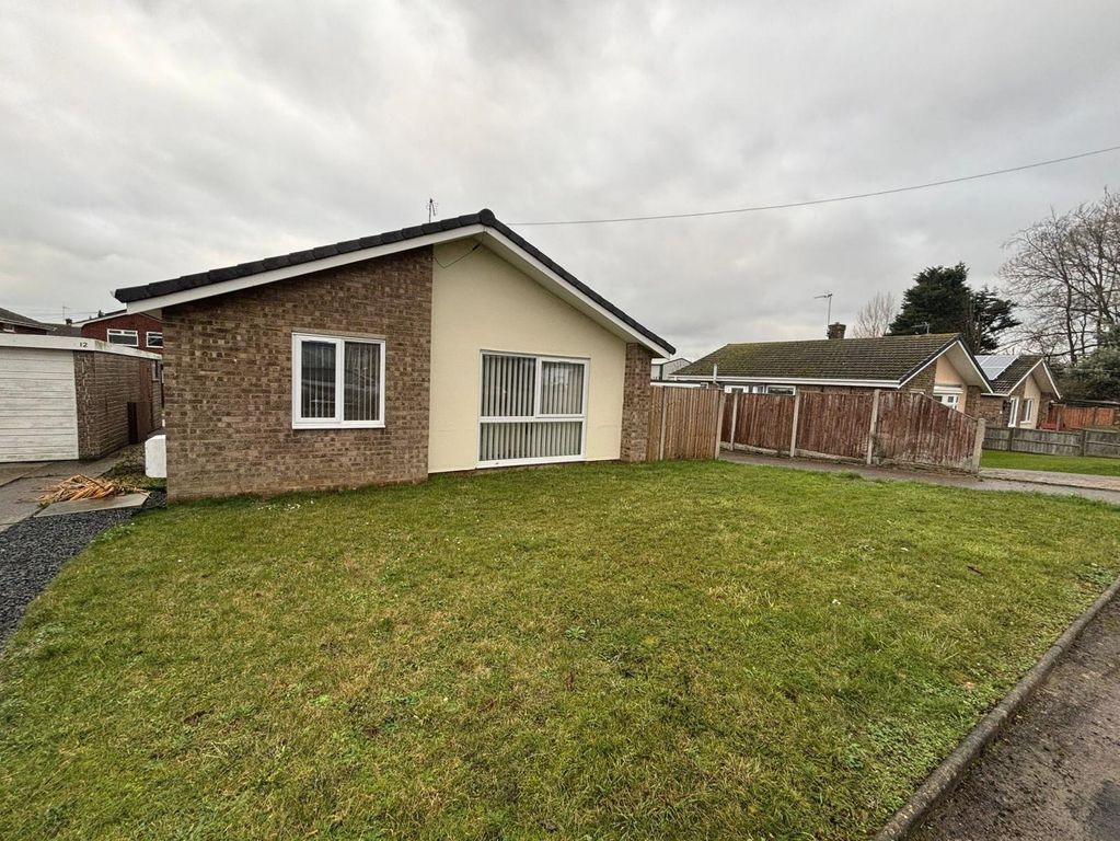 Property photo 1 of 11 Renovated 3 Bed Bungalow To Rent, In Cotswold Way, Oulton Broad Nr32- Coming Soon!