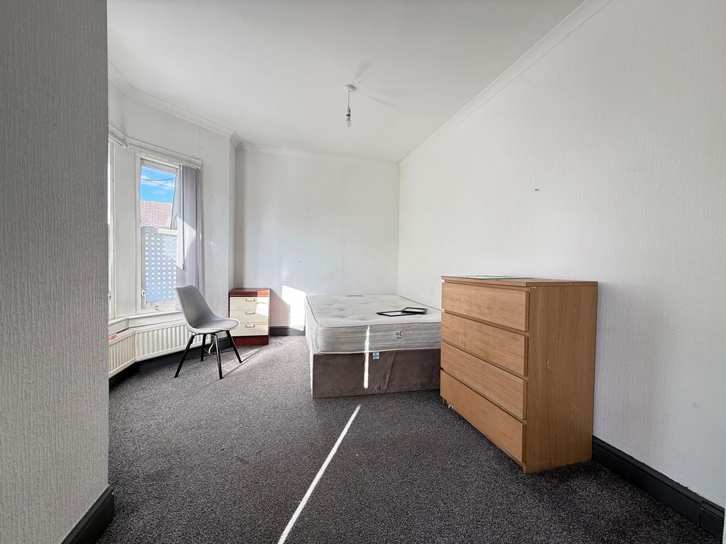 Property photo 3 of 4