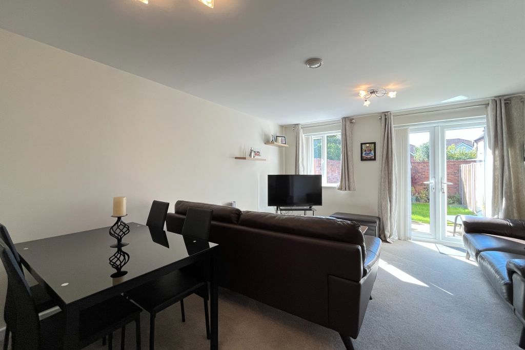Property photo 3 of 9 Living/Dining Room