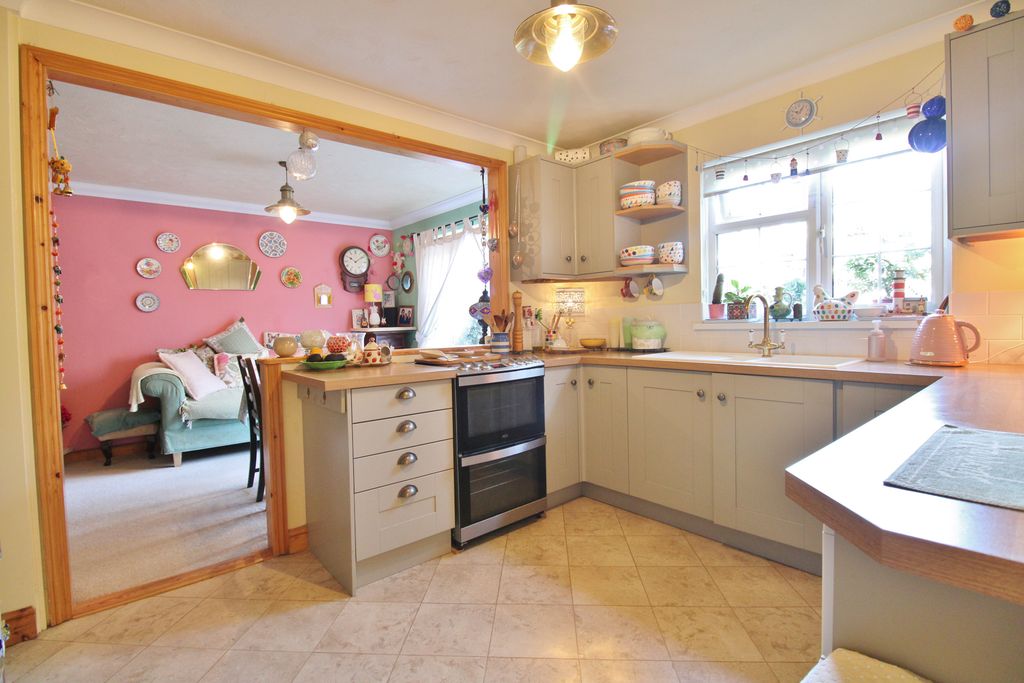 Property photo 2 of 32