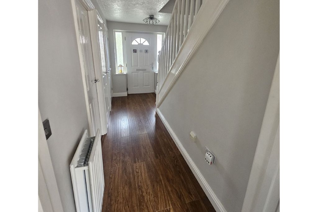 Property photo 2 of 24 Entrance Hallway