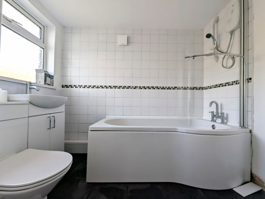 Property photo 3 of 7 Bathroom