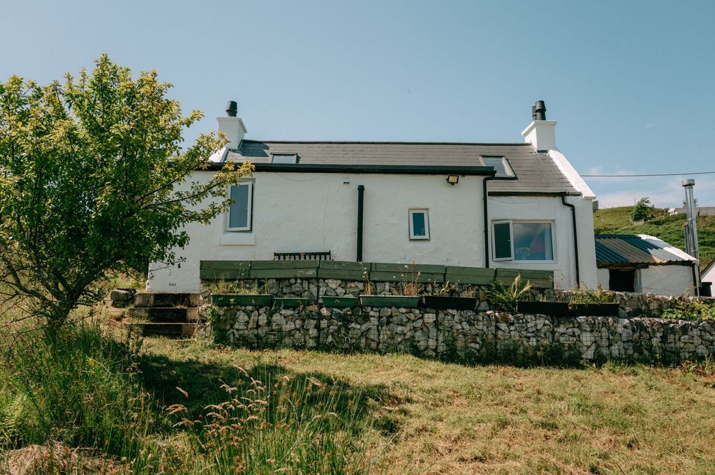 Property photo 2 of 52
