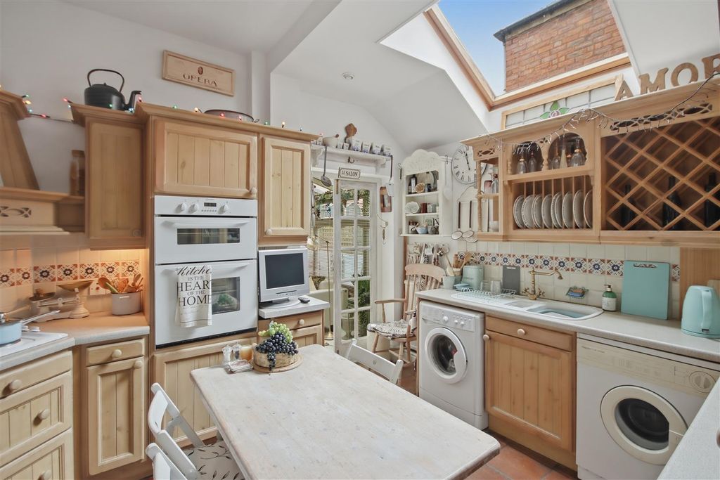 Property photo 3 of 16 Kitchen