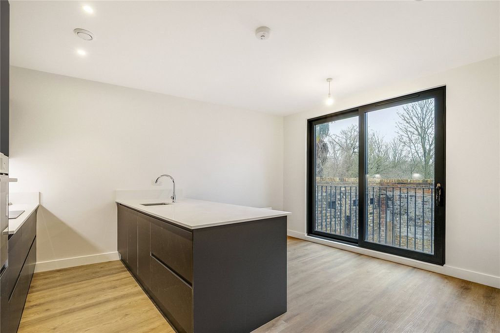 Property photo 2 of 13 Picture No. 18