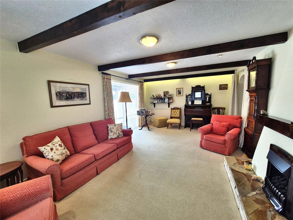 Property photo 3 of 27 Living Room