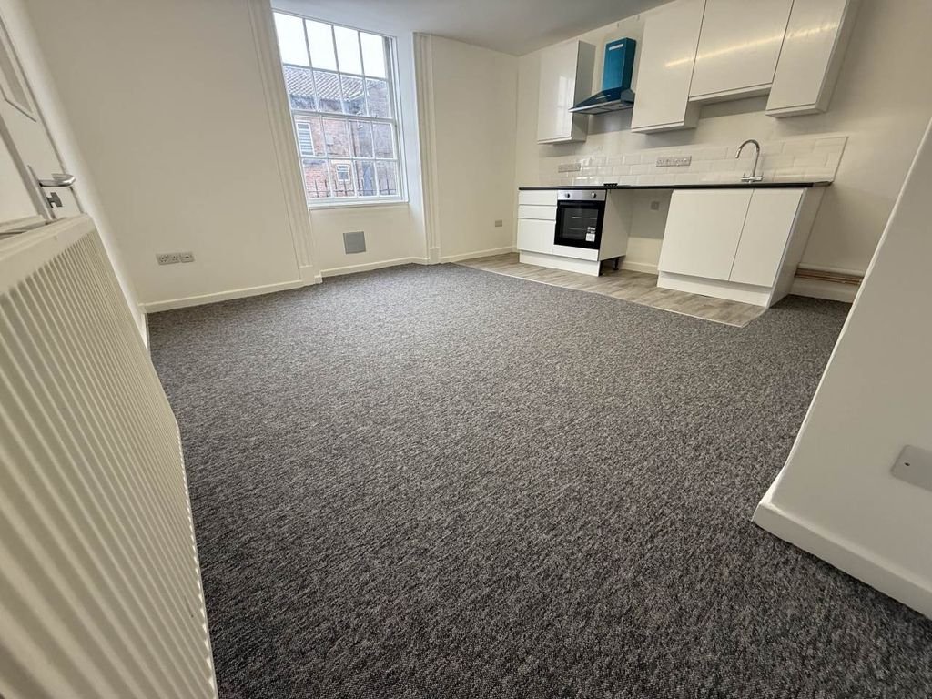 Property photo 3 of 6 Kitchen Lounge