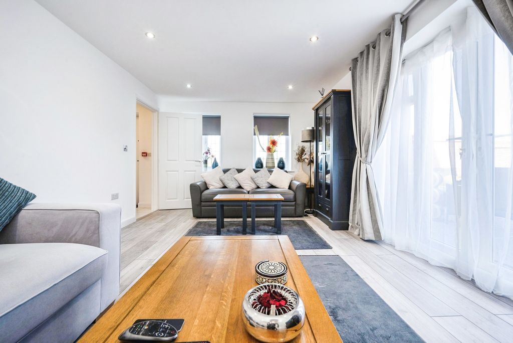 Property photo 3 of 30 Pbox-Img.Jpg
