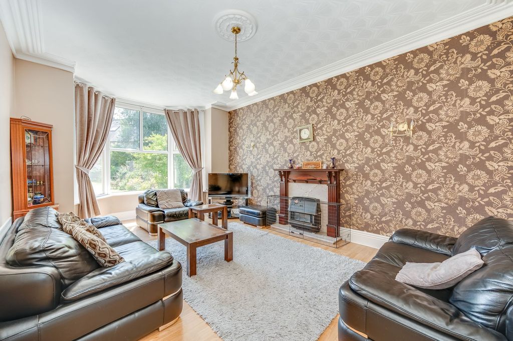 Property photo 3 of 32