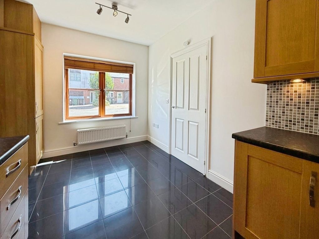 Property photo 3 of 16 Pbox-Img.Jpg