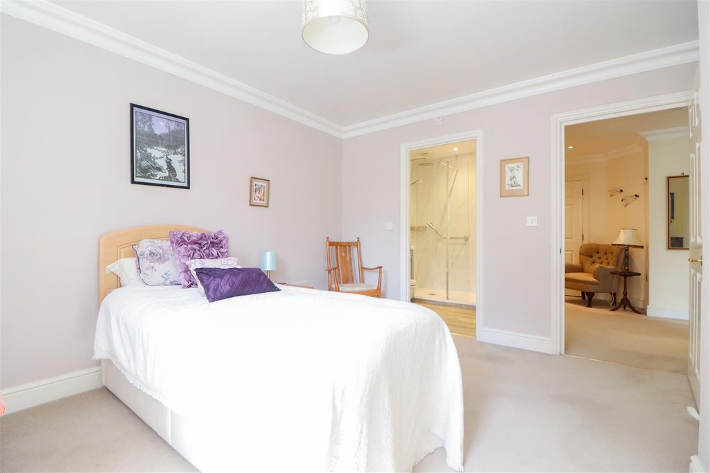 Additional image 12 of 2 bed flat for salePotters Place, Horsham RH12